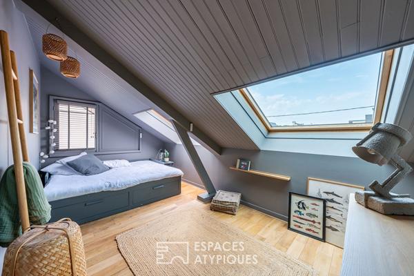 Maison d’architecte rénovée avec piscine et jardin.