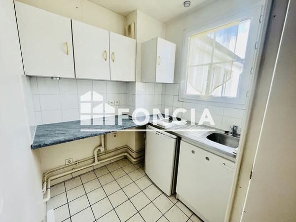 Location Studio 26.26 m² - 8 RUE DE LA BERGERIE Voisins Le Bretonneux 78960