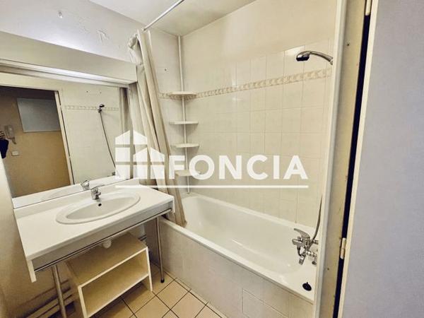 Location Studio 26.26 m² - 8 RUE DE LA BERGERIE Voisins Le Bretonneux 78960