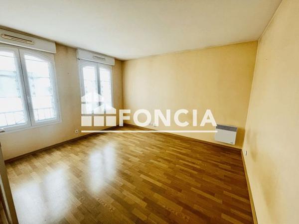 Location Studio 26.26 m² - 8 RUE DE LA BERGERIE Voisins Le Bretonneux 78960