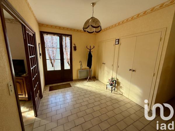 Maison traditionnelle 4 pièces de 129 m² à Château-Gontier (53200)