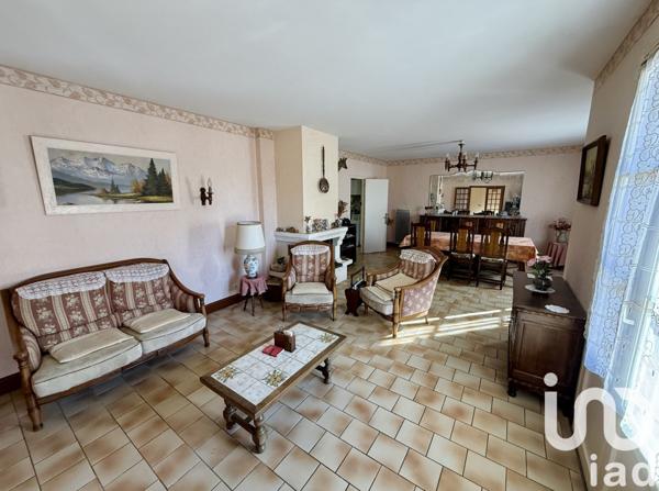 Maison traditionnelle 4 pièces de 129 m² à Château-Gontier (53200)