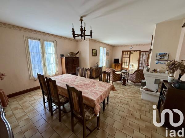 Maison traditionnelle 4 pièces de 129 m² à Château-Gontier (53200)