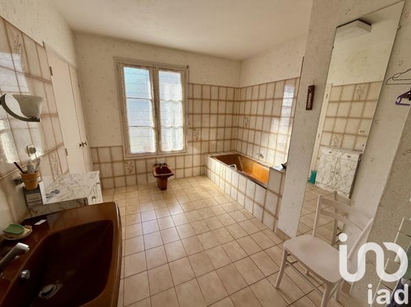 Maison traditionnelle 4 pièces de 129 m² à Château-Gontier (53200)