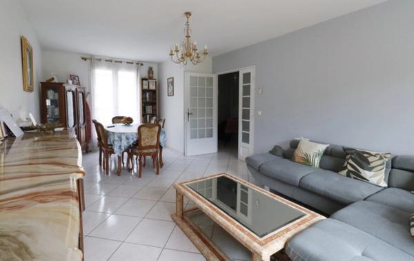 Dpt Bouches du Rhône (13), à vendre maison P6 environ 90 m² avec jardin