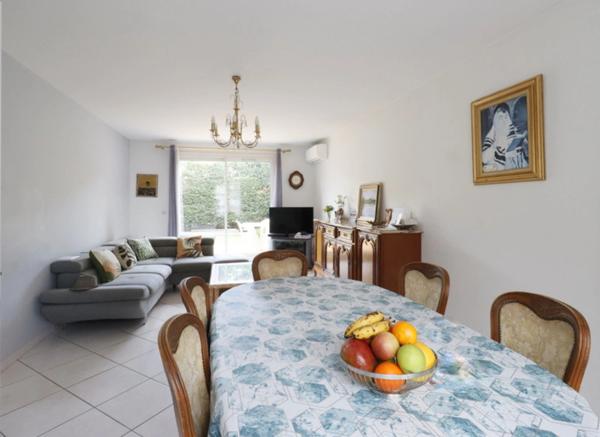 Dpt Bouches du Rhône (13), à vendre maison P6 environ 90 m² avec jardin