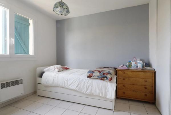 Dpt Bouches du Rhône (13), à vendre maison P6 environ 90 m² avec jardin
