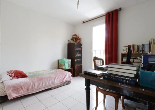 Dpt Bouches du Rhône (13), à vendre maison P6 environ 90 m² avec jardin