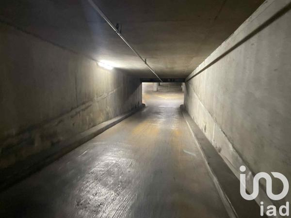 Parking for sale 11 m² Courbevoie