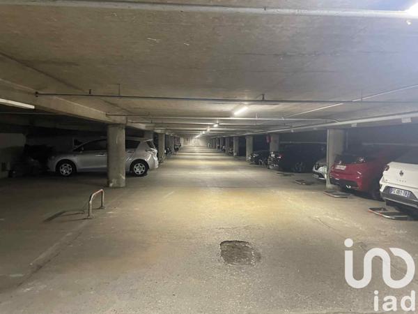 Parking for sale 11 m² Courbevoie