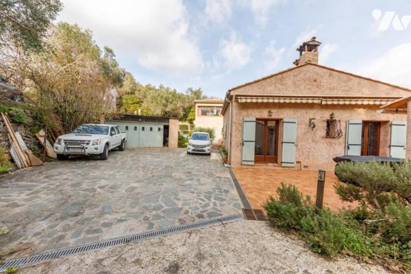 Propriété avec piscine et terrasses sur terrain plat au cœur du quartier Saint-Michel