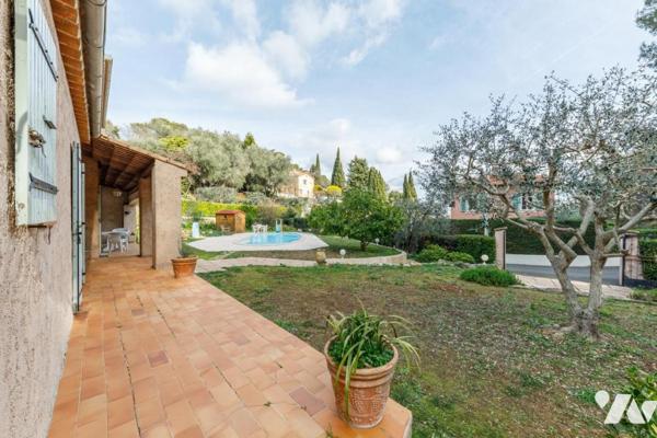 Propriété avec piscine et terrasses sur terrain plat au cœur du quartier Saint-Michel