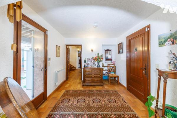 Propriété avec piscine et terrasses sur terrain plat au cœur du quartier Saint-Michel