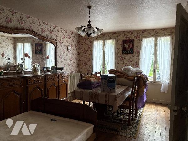 MAISON A RENOVER A BAYE DANS LA MARNE
QUATRE CHAMBRES JARDIN GARAGE