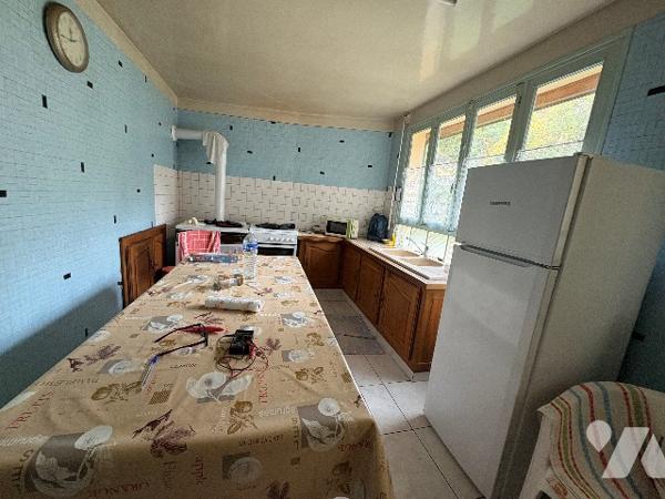 MAISON A RENOVER A BAYE DANS LA MARNE
QUATRE CHAMBRES JARDIN GARAGE