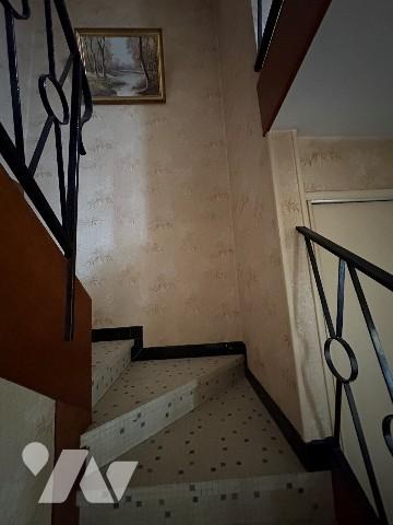 MAISON A RENOVER A BAYE DANS LA MARNE
QUATRE CHAMBRES JARDIN GARAGE