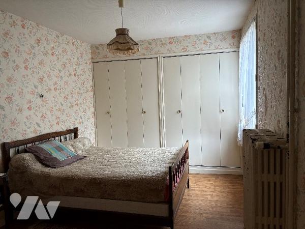 MAISON A RENOVER A BAYE DANS LA MARNE
QUATRE CHAMBRES JARDIN GARAGE