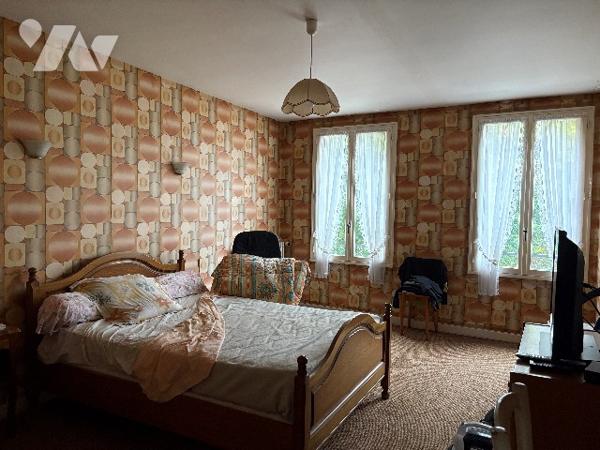 MAISON A RENOVER A BAYE DANS LA MARNE
QUATRE CHAMBRES JARDIN GARAGE