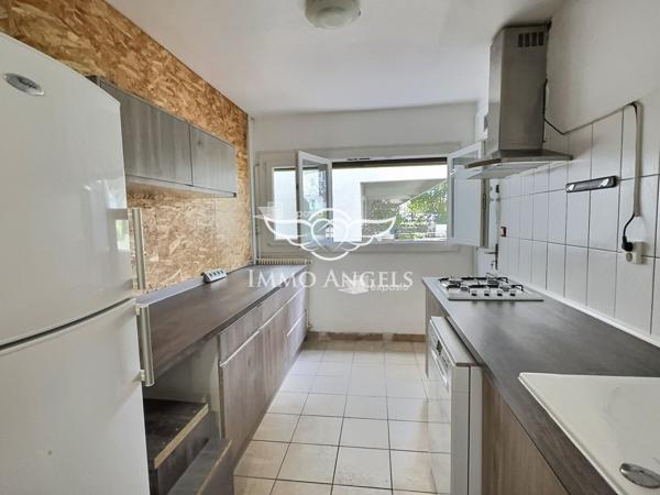 Appartement T3 avec terrasse, cave et place de parking