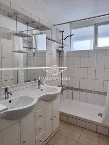 Appartement T3 avec terrasse, cave et place de parking