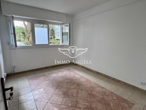 Appartement T3 avec terrasse, cave et place de parking