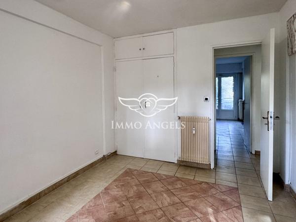 Appartement T3 avec terrasse, cave et place de parking