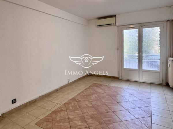 Appartement T3 avec terrasse, cave et place de parking