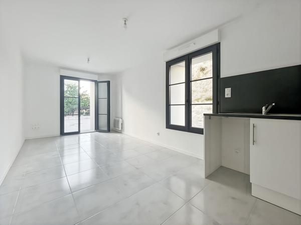 APPARTEMENT AVEC TERRASSE DE 45M², 2 CHAMBRES, CENTRE-VILLE HISTORIQUE