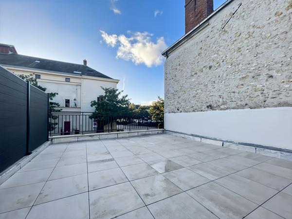 APPARTEMENT AVEC TERRASSE DE 45M², 2 CHAMBRES, CENTRE-VILLE HISTORIQUE