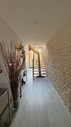 Maison
                                                                                                                                                                                                                                                                                                                        5 pièce(s)                                                                                                                                                                                                          4 chambre(s)                                                                                                                                                                                                          162  m²