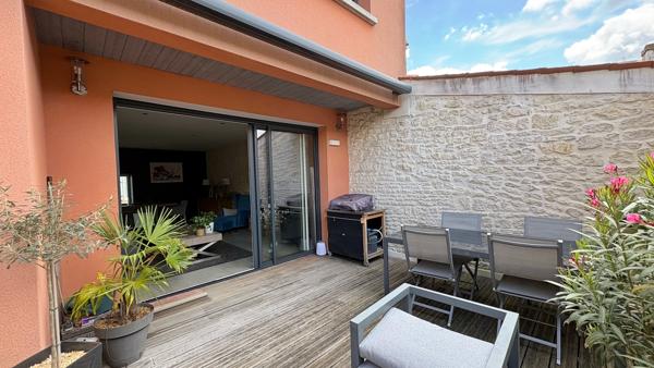 Maison
                                                                                                                                                                                                                                                                                                                        5 pièce(s)                                                                                                                                                                                                          4 chambre(s)                                                                                                                                                                                                          162  m²