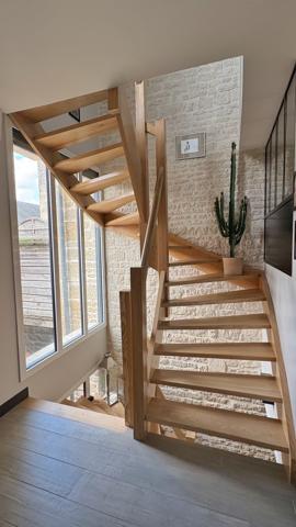 Maison
                                                                                                                                                                                                                                                                                                                        5 pièce(s)                                                                                                                                                                                                          4 chambre(s)                                                                                                                                                                                                          162  m²