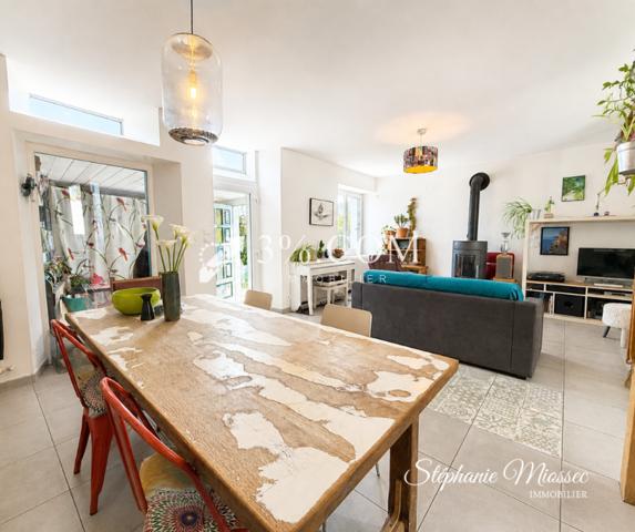 Maison
                                                                                                                                                                                                                                                                                                                        4 pièce(s)                                                                                                                                                                                                          3 chambre(s)                                                                                                                                                                                                          108  m²