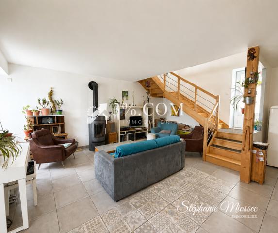 Maison
                                                                                                                                                                                                                                                                                                                        4 pièce(s)                                                                                                                                                                                                          3 chambre(s)                                                                                                                                                                                                          108  m²