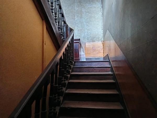 "Demeure de caractère en plein centre-ville : un potentiel exceptionnel à révéler."