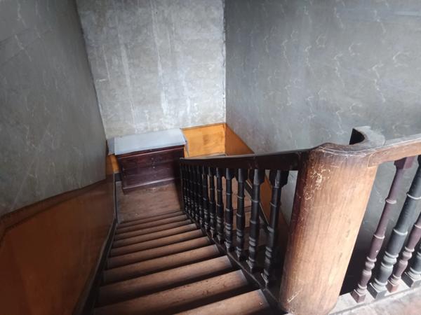 "Demeure de caractère en plein centre-ville : un potentiel exceptionnel à révéler."