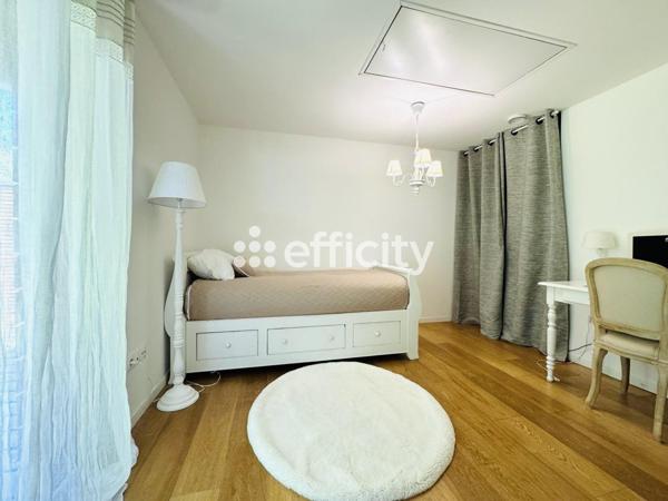 Maison 10 pièces - 240 m²