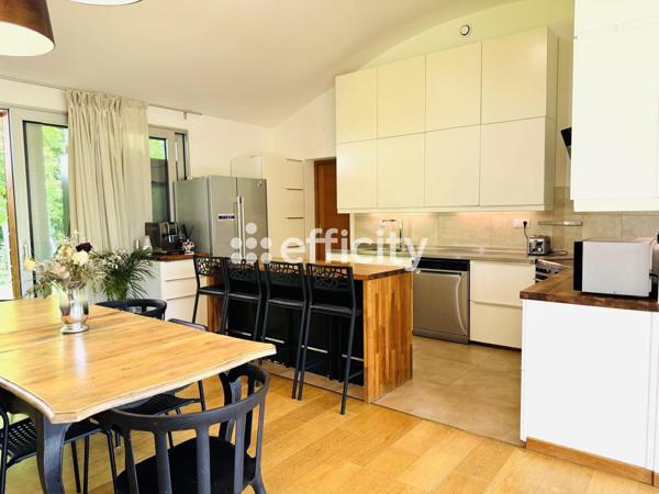 Maison 10 pièces - 240 m²