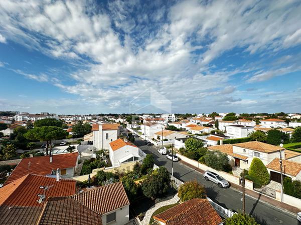 BEL APPARTEMENT T2 - PROCHE MARCHÉ - ASCENSEUR - Appartement refait à neuf