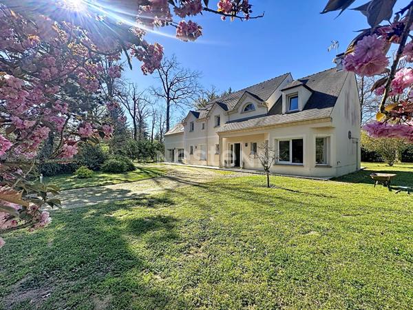 Maison Lamorlaye 8 pièce(s) 297 m² habitables, terrain 3386 m²
