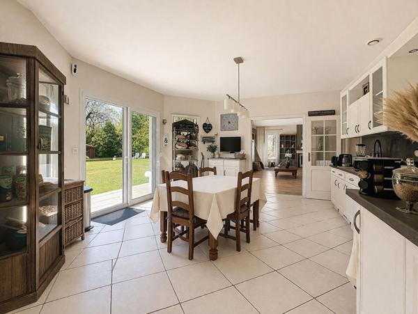 Maison Lamorlaye 8 pièce(s) 297 m² habitables, terrain 3386 m²