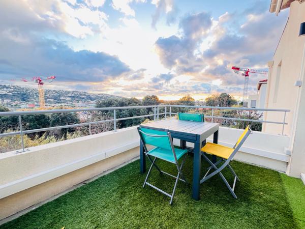 Saint-Laurent-du-Var (06700) 3 pièces Rénové dans résidence de standing avec grand garage fermé