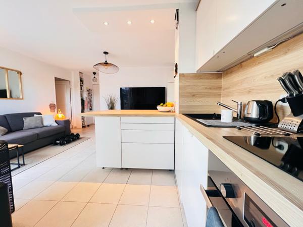 Saint-Laurent-du-Var (06700) 3 pièces Rénové dans résidence de standing avec grand garage fermé