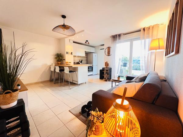 Saint-Laurent-du-Var (06700) 3 pièces Rénové dans résidence de standing avec grand garage fermé