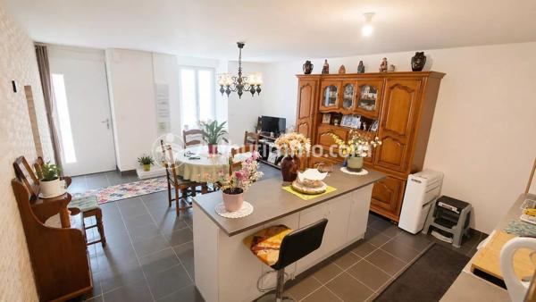 Vente                                                      Maison de ville
                        
                     4 pièces                      111 m2                     à Ribérac