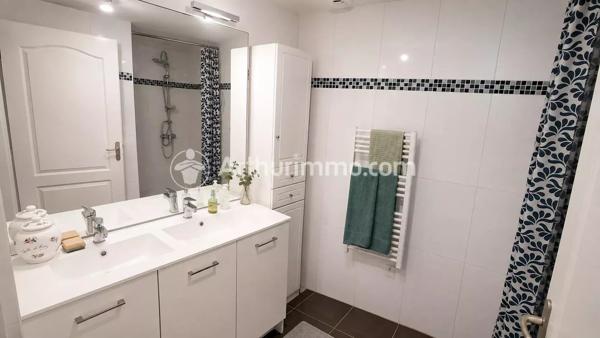 Vente                                                      Maison de ville
                        
                     4 pièces                      111 m2                     à Ribérac