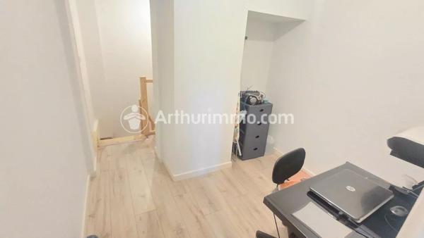 Vente                                                      Maison de ville
                        
                     4 pièces                      111 m2                     à Ribérac