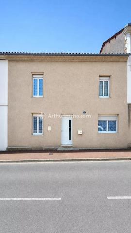Vente                                                      Maison de ville
                        
                     4 pièces                      111 m2                     à Ribérac