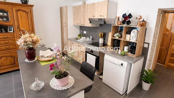 Vente                                                      Maison de ville
                        
                     4 pièces                      111 m2                     à Ribérac