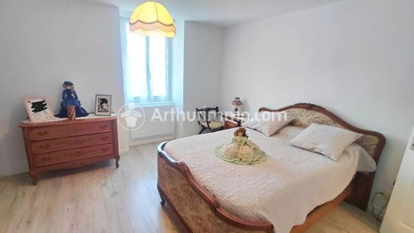 Vente                                                      Maison de ville
                        
                     4 pièces                      111 m2                     à Ribérac